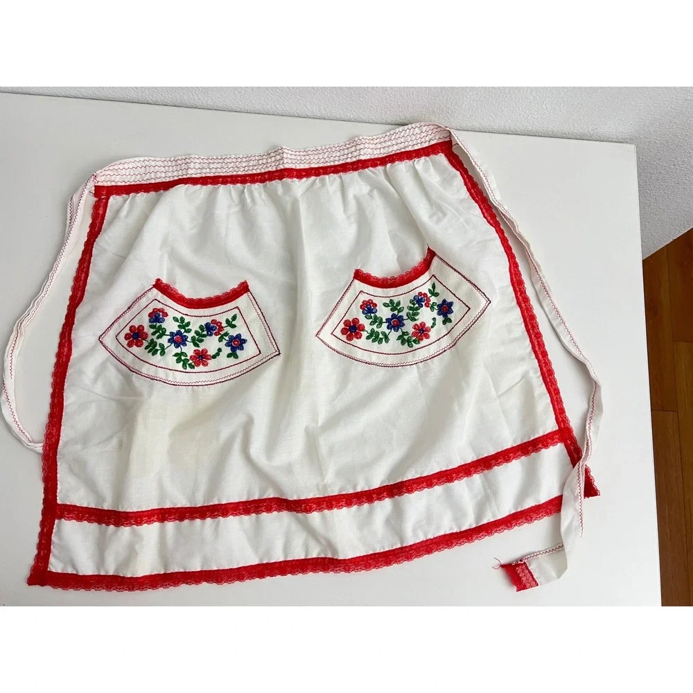 Vintage White Cotton Half Apron Red Lace Trim Floral Embroidery Pockets Retro
